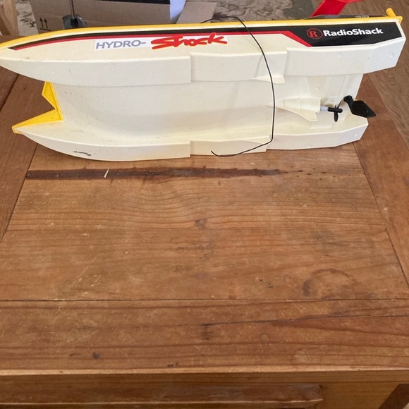RadioShack Hydro Shock Turbo Racer - Red and Yellow Remote Control Boat - Picture 5 of 9